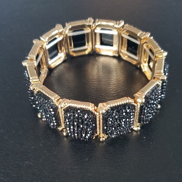 Jewelry - Bracelet w/ Rectangular Panels Set In A Gold Tone Frame Filled With Texture Blac